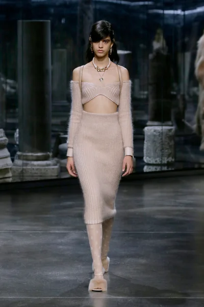Look 17